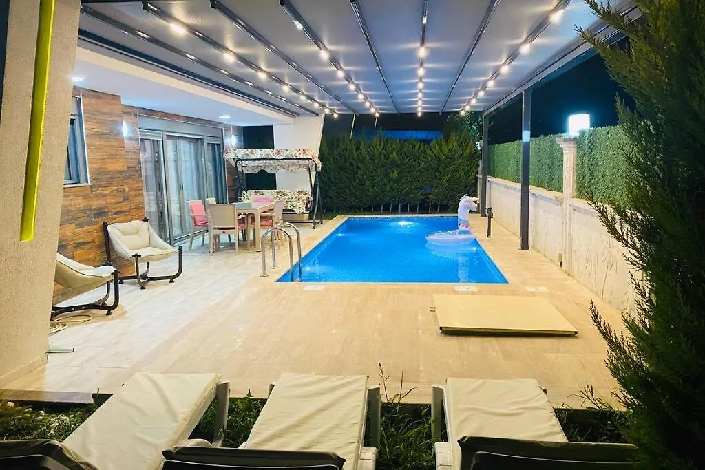 Kusadasi'Nda Havuzlu Lux Villa Best Life Turkey