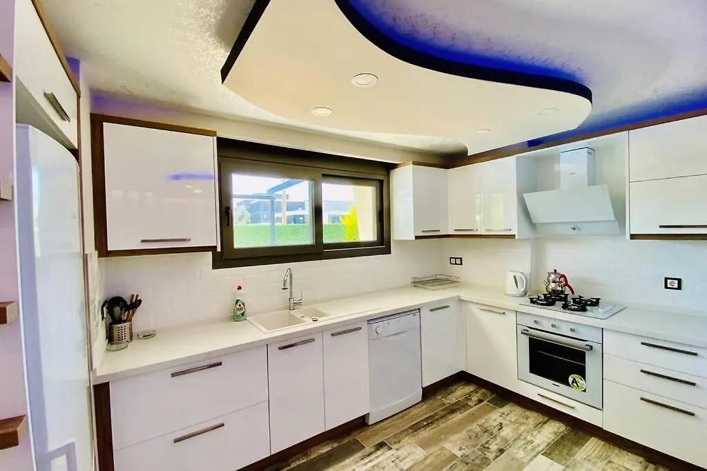 Kuşadası'nda Havuzlu lüx villa Best Life