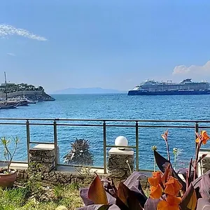 Apartment Waterfront Glass Flat, Kusadası